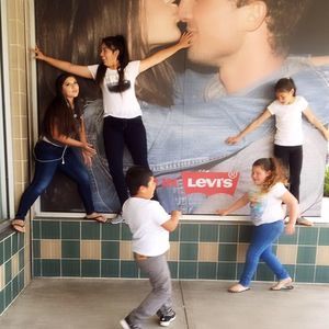 Meet your Posher, Elia